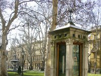 Zrinjevac, meteo-stup 2007. godine  1884. – na sjevernoj se strani trga uzdiže Meteorološki stup, kojega je gradu poklonio zagrebački Židov, vojni liječnik dr. Adolf Holzer, a napravljen je od mramora iz Istre, prema nacrtima Hermanna Bolléa.